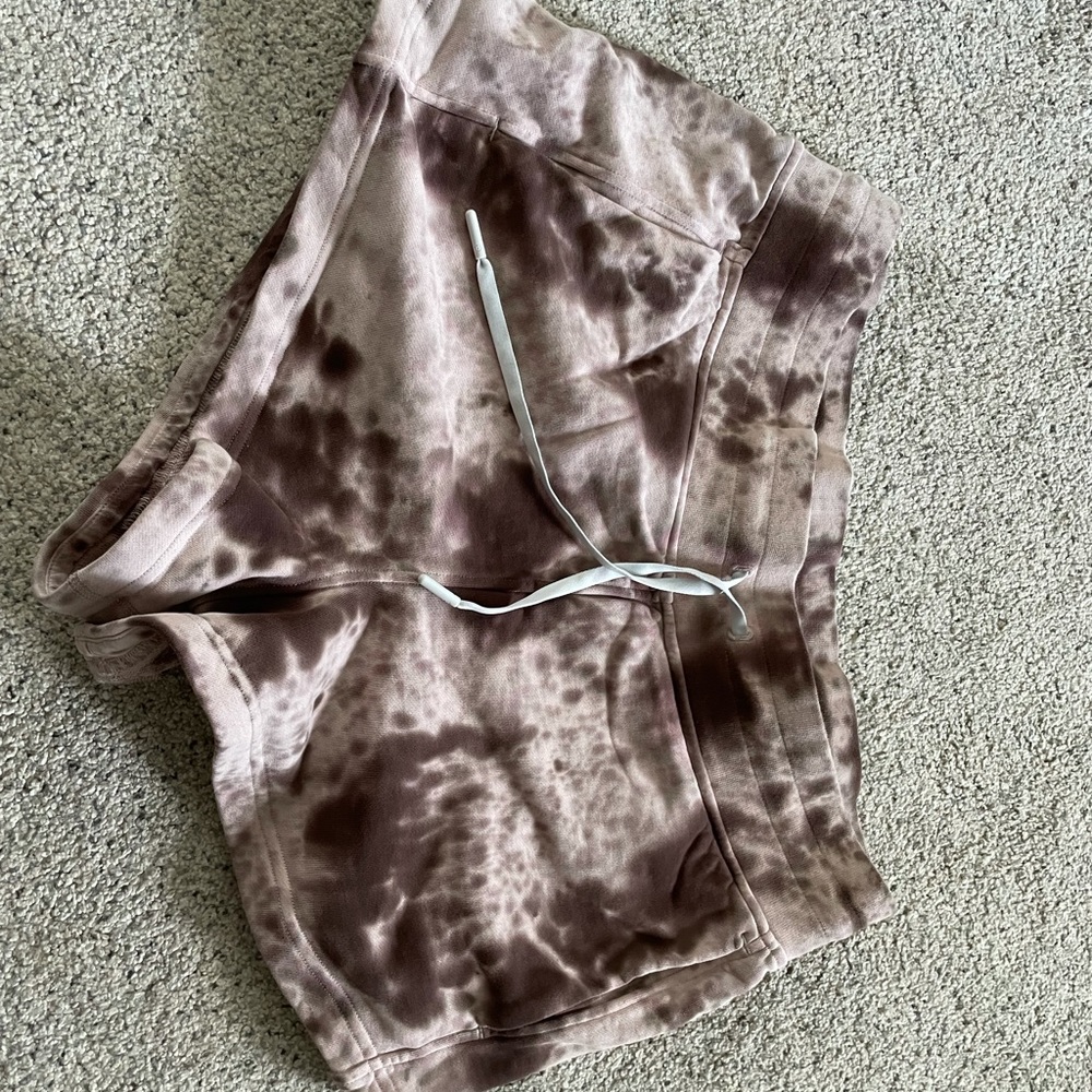 Lululemon cotton tie dye shorts size 10